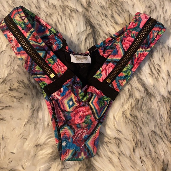 Beach bunny bronze skimpy bottoms - Picture 3 of 3